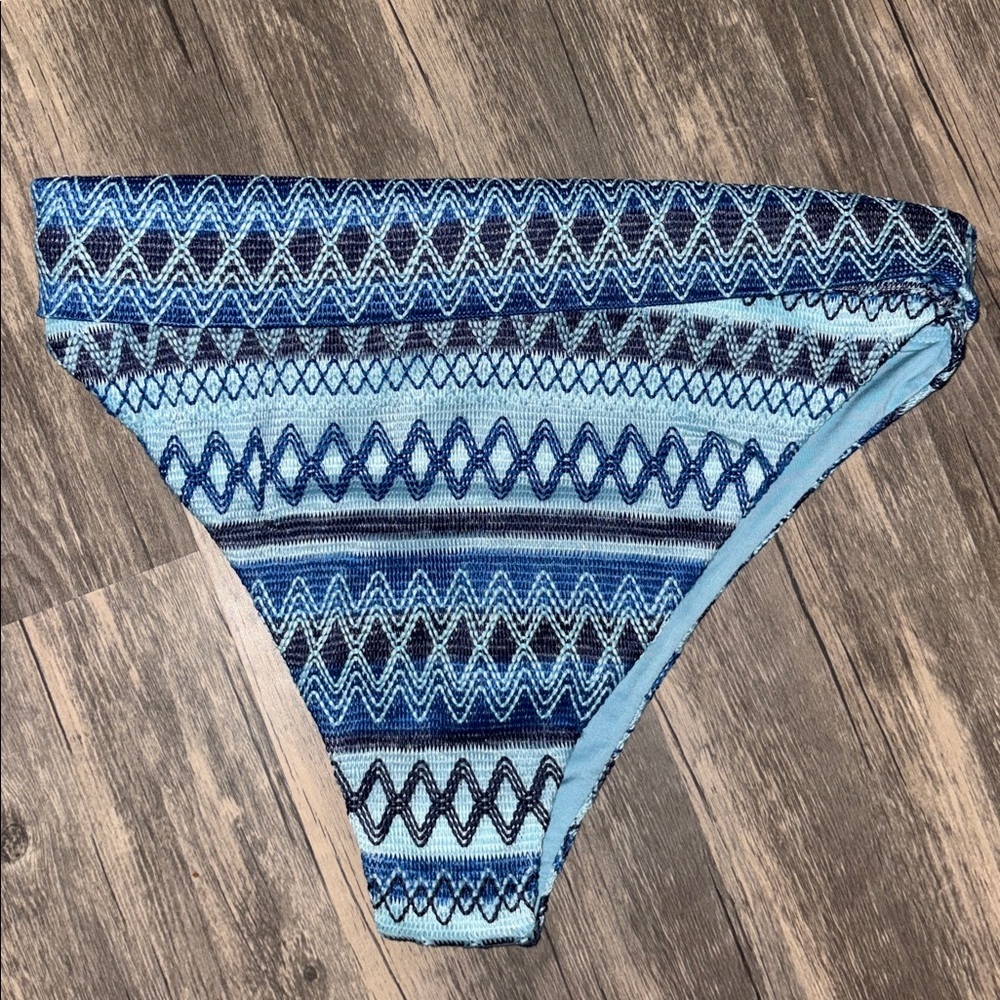 Beach Riot Highway Bikini Bottom NWT
Woman’s large - Picture 6 of 6
